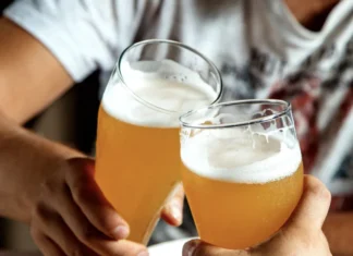 Ministério manda recolher todas as cervejas e chopps da Backer