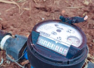 Furto de água pode contaminar a rede e gerar multa de até R$ 72 mil furto de água DF - Caesb