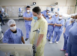 Governo do DF convoca 1.236 novos profissionais para reforçar saúde profissionais de saúde DF