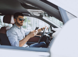 Em 2023, PMDF já emitiu mais de 24 mil multas por uso de celular ao volante Multa por dirigir usando o celular