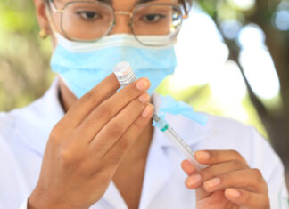 Sábado também é dia de se vacinar contra a Covid-19, gripe e outras doenças Vacinação DF