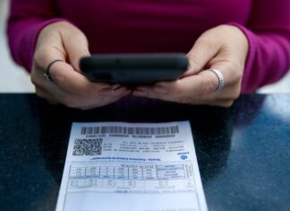 Caesb alerta população para golpes praticados pela internet Pagamento conta Caesb PIX