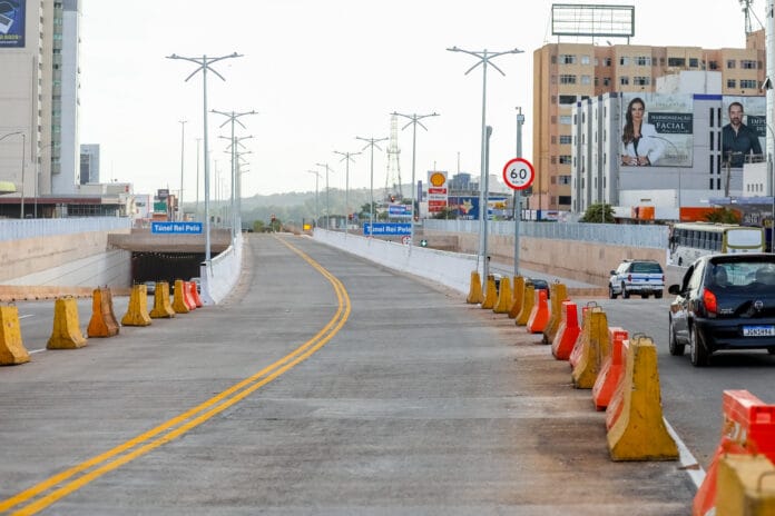 Faixa exclusiva para ônibus Túnel Rei Pelé Faixa exclusiva para ônibus Túnel Rei Pelé