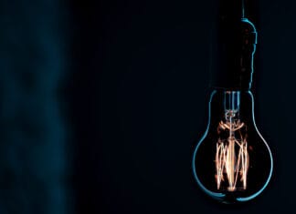 Neoenergia: conta de luz fica 9% mais cara a partir deste domingo (22) Lâmpada