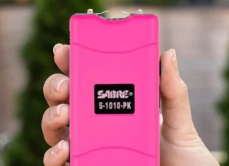 Arma de eletrochoque pode virar opção de autodefesa para mulheres do DF arma eletrochoque defesa pessoal