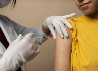 Distrito Federal inicia vacinação contra dengue nesta sexta-feira (9) vacinação dengue DF Qdenga