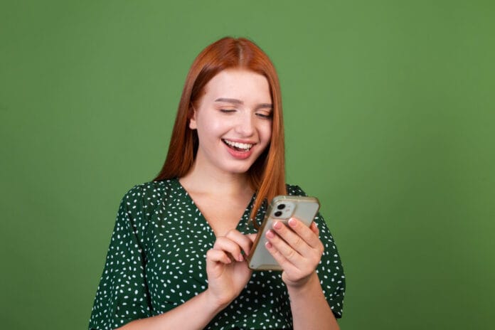 Caesb passa a oferecer atendimento via WhatsApp