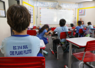 Com a menor taxa de analfabetismo do país, DF é referência em educação Com menor taxa de analfabetismo do país, DF é referência em educação