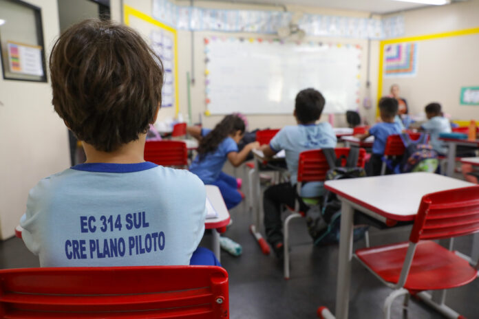 Com menor taxa de analfabetismo do país DF é referência em educação Com menor taxa de analfabetismo do país, DF é referência em educação