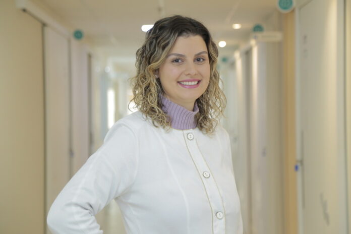 Dra. Bruna Carone Dra. Bruna Carone