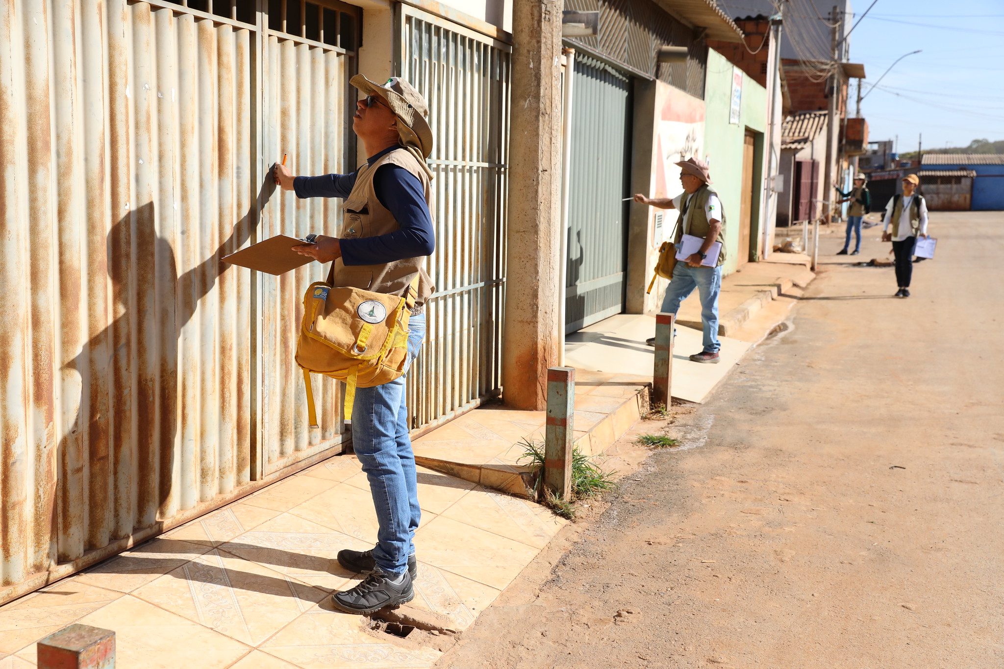 Agentes do GDF no combate à dengue