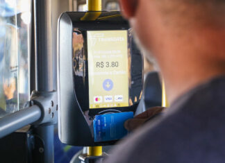 No DF, mais 171 linhas de ônibus deixarão de receber pagamento em dinheiro Pagamento eletrônico ônibus de transporte público do DF