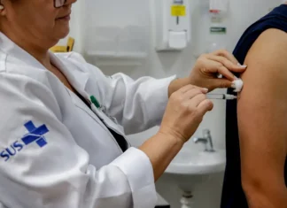 Ministério da Saúde amplia idade para receber vacina contra a dengue Vacina dengue SUS