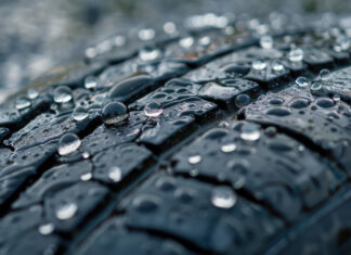 Detran alerta motoristas sobre riscos no trânsito com a chegada das chuvas Pneu Seguro Detran-DF
