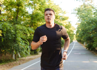 Homens fisicamente ativos têm 35% menos chances de desenvolver câncer de próstata homem correndo - novembro azul - câncer de próstata