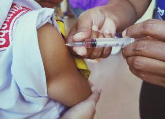 Gotinha contra pólio não será mais aplicada no Brasil, diz Saúde vacina poliomielite injetável