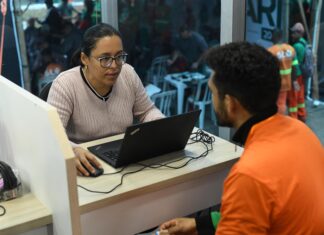 Ontem foi Dia do Gari no DF e a carreta do Na Hora atendeu mais de 100 pessoas