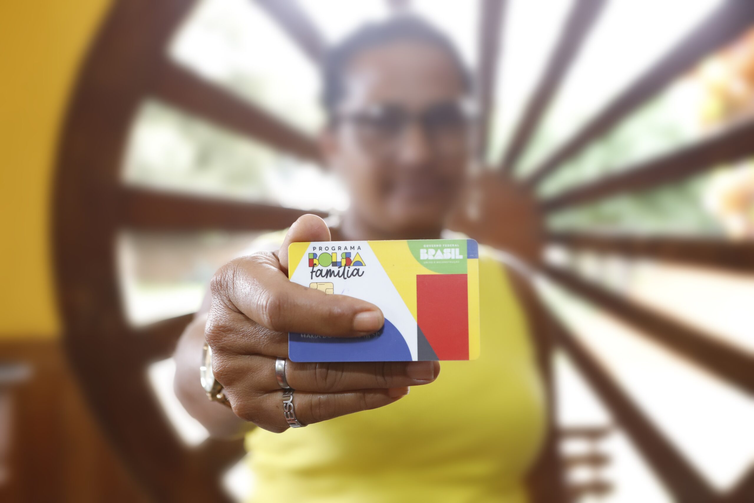 Cerca-de-150-mil-beneficiarios-do-Bolsa-Familia-no-DF.jpeg Aplicativo Caixa Tem com calendário do Bolsa Família e aviso de pagamento para NIS final 3 em fevereiro de 2026