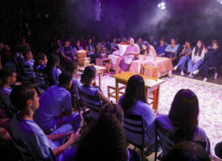 Peça no DF aproxima diferentes públicos do teatro com sessões inclusivas