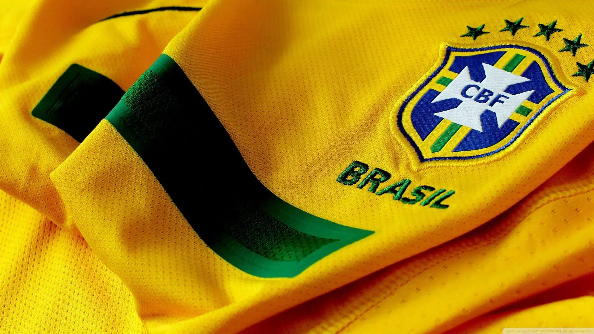 Camisa verde e amarela