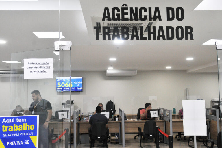 Semana-termina-com-563-oportunidades-de-emprego-nas-agencias-do.jpg