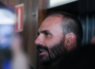 Eduardo Bolsonaro critica PF após ser indiciado