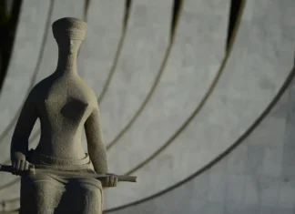 Moraes pede extradição de ex-assessor do TSE