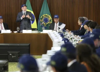 Lula reforça soberania do Brasil e critica tarifas dos EUA