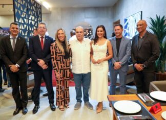 Ibaneis Rocha é homenageado por auditores da Receita do DF