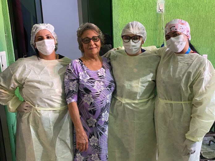 Odália_e_equipe_médica