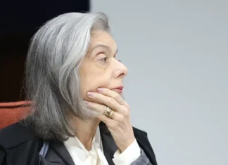 Cármen Lúcia rebate advogado em julgamento do STF