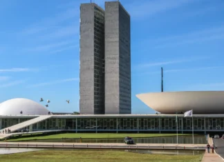 Pena maior para quem der álcool ou drogas a menores é aprovada