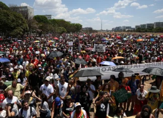 Multidão protesta em Brasília contra a PEC da Blindagem e anistia