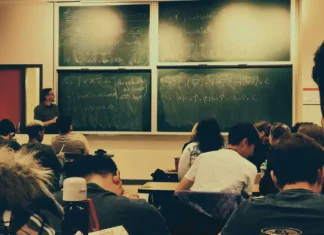 Pé-de-Meia paga 6ª parcela a estudantes do ensino médio