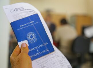 Semana inicia com 827 vagas de emprego