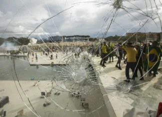 Bolsonaro e aliados deverão pagar R$ 30 mi por atos golpistas