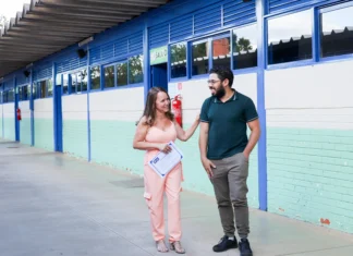 Elogio em Ouvidoria une ex-aluno e professora em Taguatinga