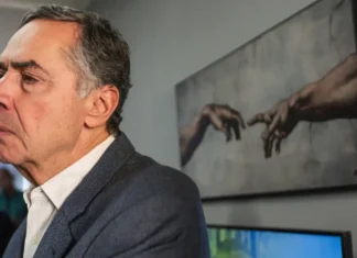 MINISTRO BARROSO É INTERNADO EM BRASÍLIA