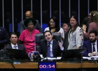 Câmara aprova licença menstrual de até 2 dias por mês