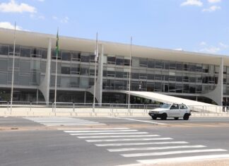 DETRAN INSTALA FAIXA SEMAFORIZADA NA ESPLANADA