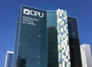 PU solicita notificação internacional de Eduardo Bolsonaro