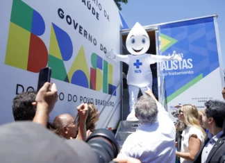 Carreta da Saúde chega a Ceilândia com foco no Outubro Rosa