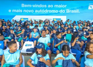 Crianças inauguram novo Autódromo de Brasília