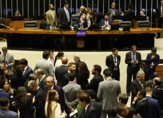 CÂMARA APROVA Fim da assimetria na licença-paternidade