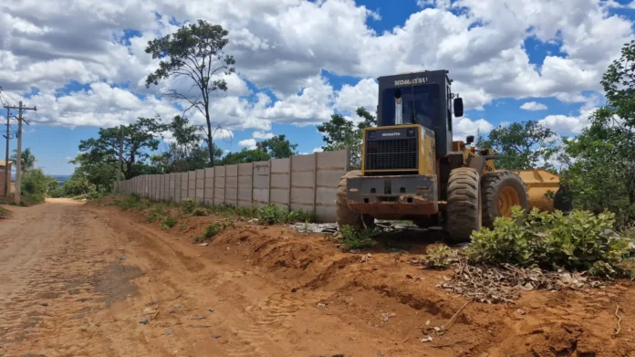 Derrubada de muro ilegal-DF Legal