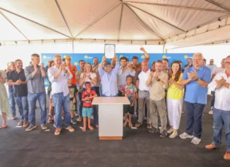 GDF entrega R$ 15 mil a 45 famílias na Estrutural