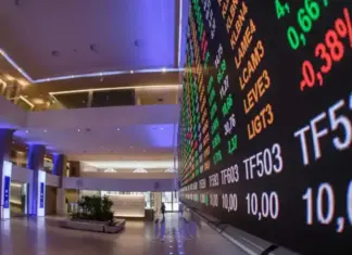 Bolsa renova recorde e dólar recua em dia de forte otimismo