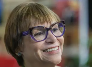 Senado reconhece mulheres decisivas na redemocratização