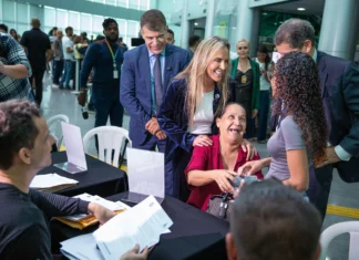 Operação devolve 313 celulares recuperados pela PCDF
