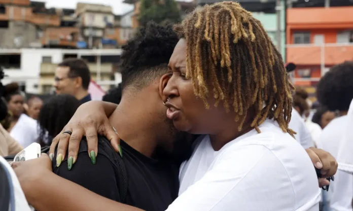 abraço-© Tânia Rêgo